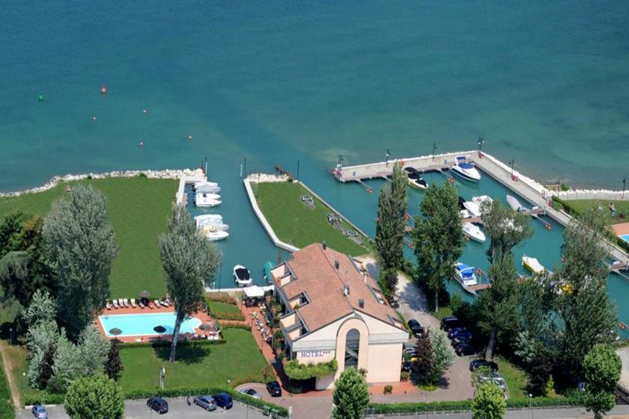 Yachting Mistral Sirmione